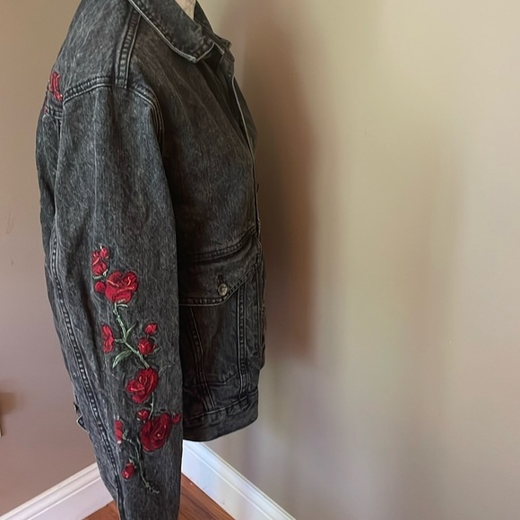 BDG Butterfly & Rose Embroidered Oversize Distressed Grey/Dark Denim Jea… - Picture 11 of 13